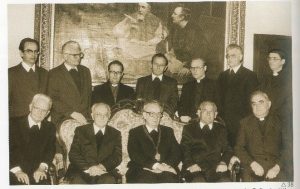 A tanári kar 1984/85-ben Kép forrása: Török József – Legeza László: A Hittudományi Kar története, Mikes, Budapest, 1999.